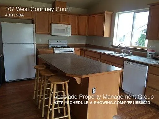 107 W Courtney Ct — Photo 3