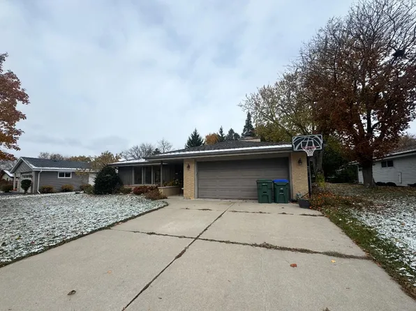 5126 Russell DRIVE, Greendale, WI 53129