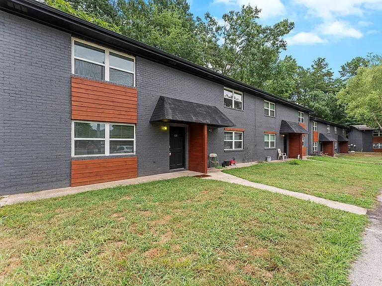Updated 2BR Townhomes in East Ridge — Photo 14
