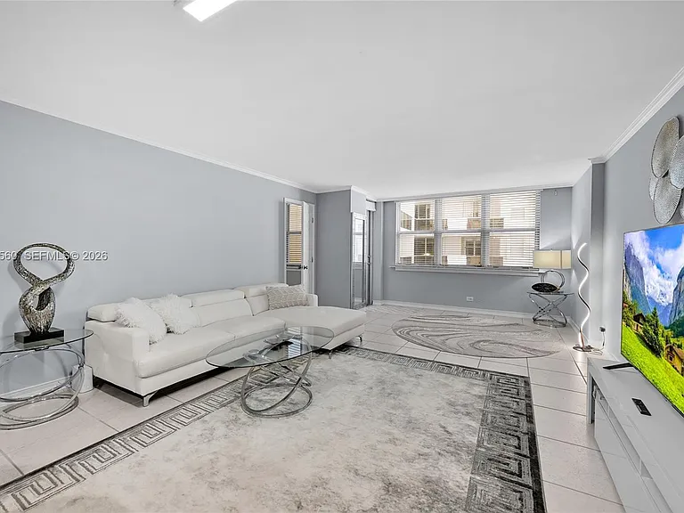 6039 Collins Ave #621 — Photo 10