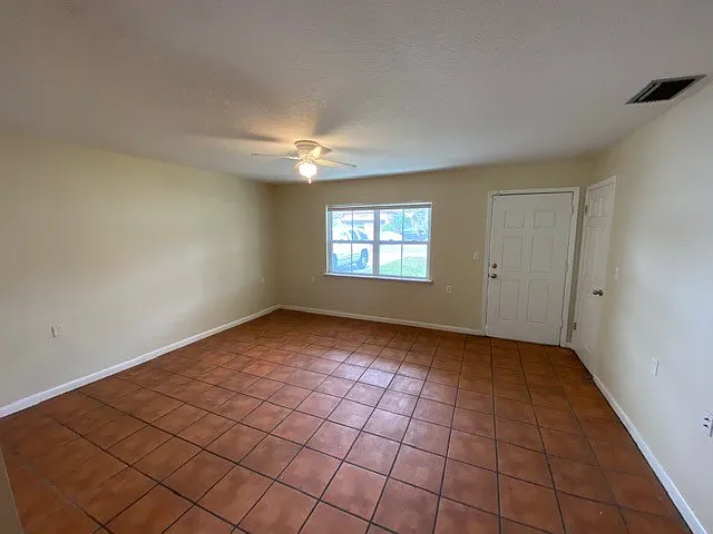 1513 Michigan Ave — Photo 6