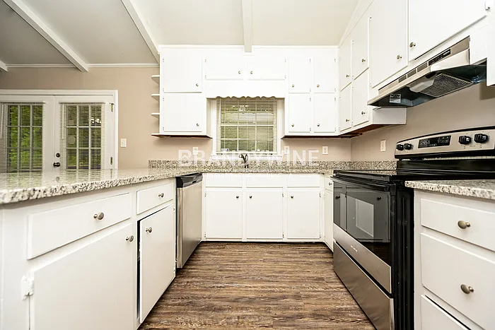 5515 Scofield Rd — Photo 7