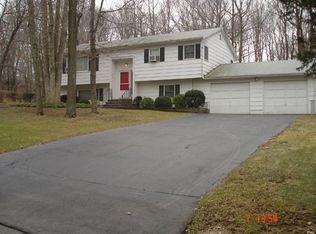 25 Ric Ct, North Branford, CT 06471