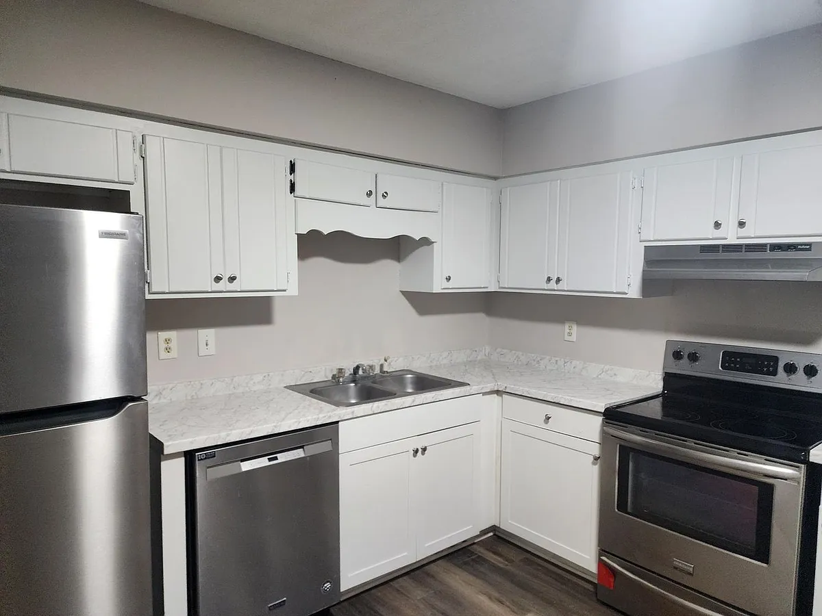 Building Photo - 125 Lari Ln