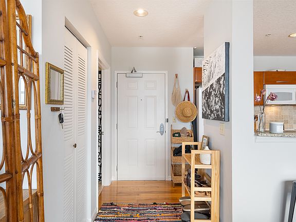 3rd image of 511 Lucerne Avenue #516