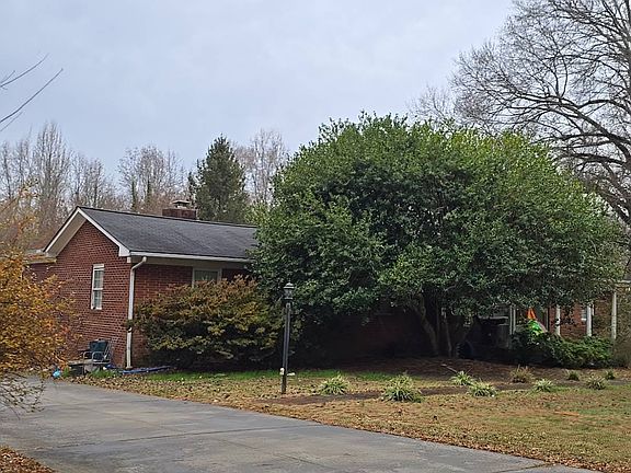 3rd image of 505 Sunny Ln