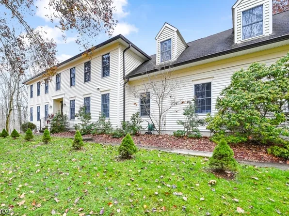 28 Chester Woods Dr, Chester Twp., NJ 07930