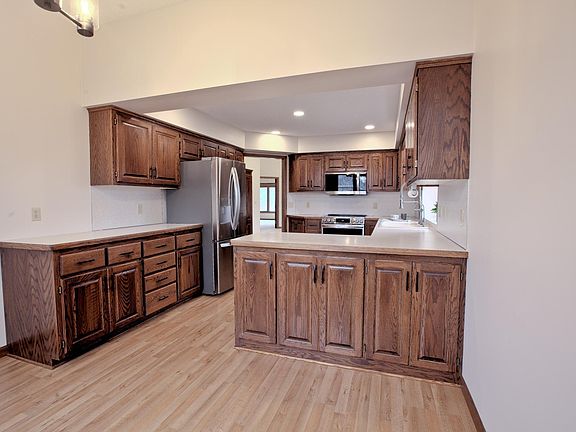 3rd image of 1212 Silverthorn Ct