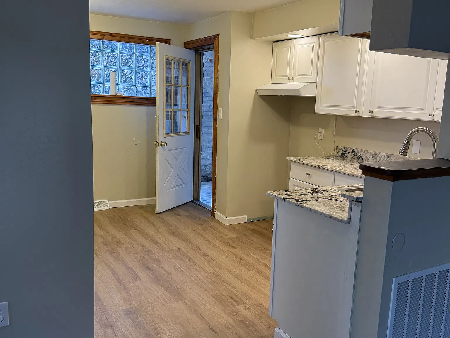 2 bed, 575 sqft, $1,300 — Photo 2