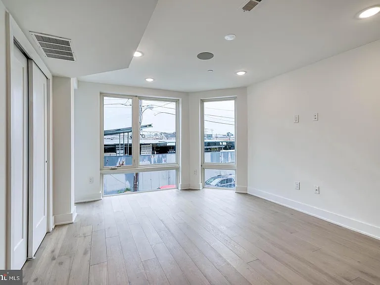 1519 Carpenter St #2 — Photo 2