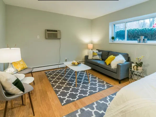 412 Langley Rd APT 2, Newton, MA 02459