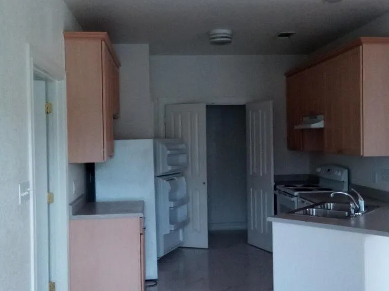 862 Lakeview Dr — Photo 5
