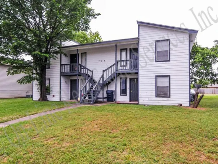 704 Wellesley Ct #D — Photo 1
