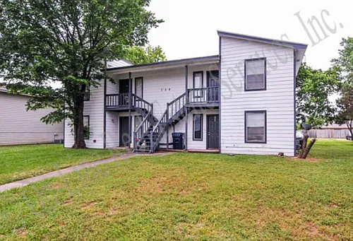 704 Wellesley Ct #D Photo 1