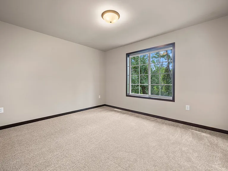 419-435 Cimarron Dr — Photo 31