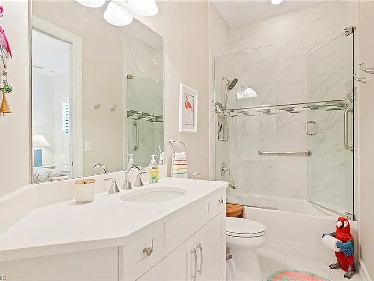 6604 Roma Way — Photo 11