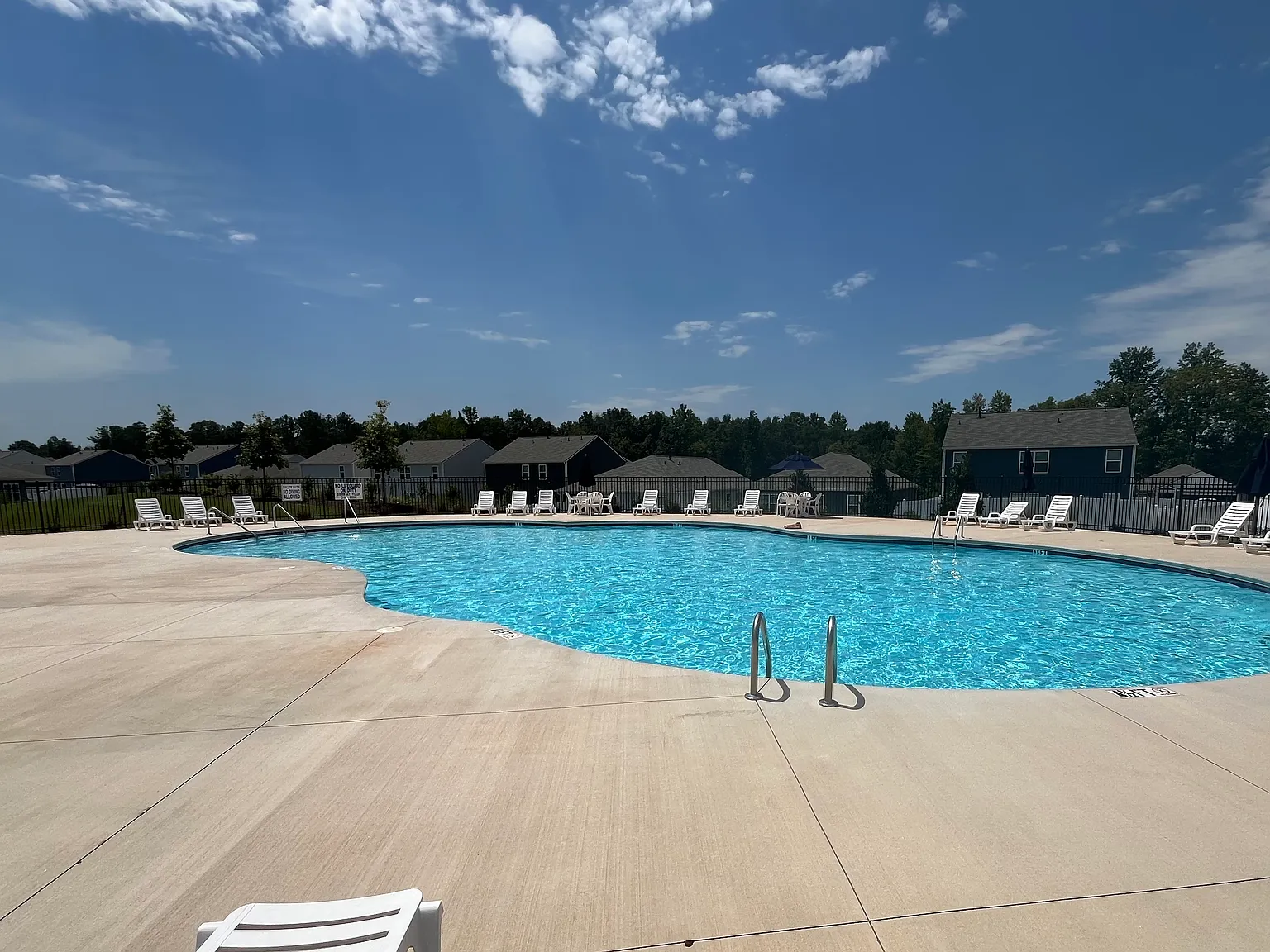 4 bed, 2174 sqft, $2,300 — Photo 4
