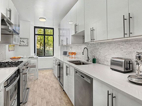 4th image of 222 Riverside Dr #2B