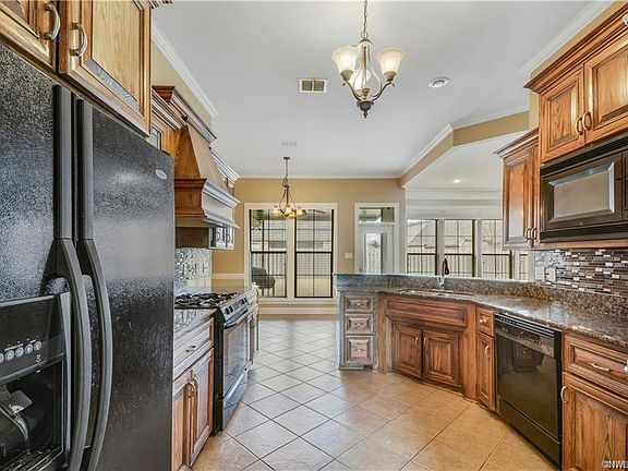 4th image of 117 Devereaux Dr