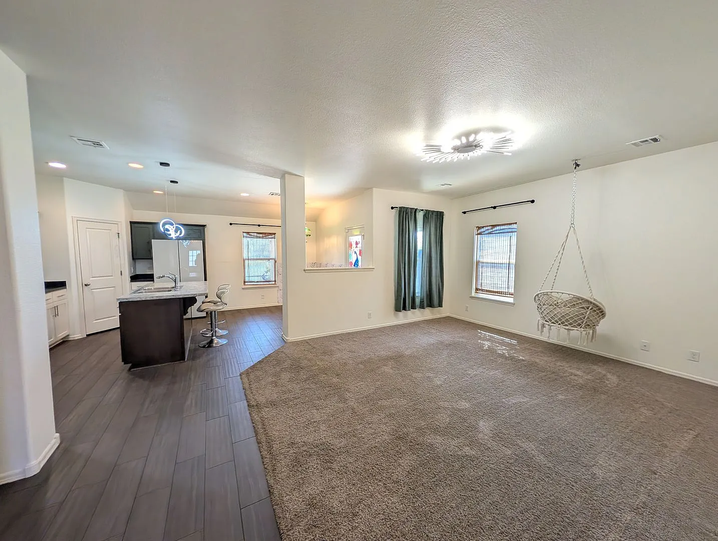 Chic 3 bedroom in Jenks with neighborhood park — Photo 2