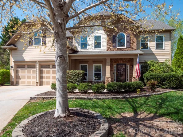 1800 Robbins Meadows Dr, Waxhaw, NC 28173