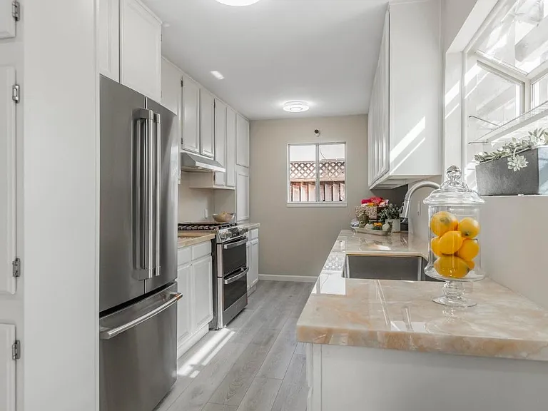 35267 Farnham Dr — Photo 7