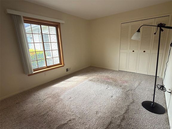 4th image of 32972 Maple Lane Cir