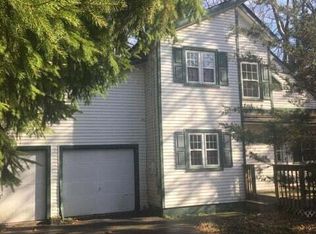 2626 Foxledge Dr, Tobyhanna, PA