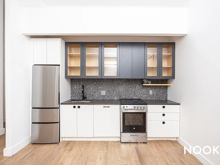 230 N 7th St #110 — Photo 3