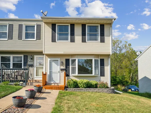 3701 Hillcrest Rd, Dubuque, IA 52002