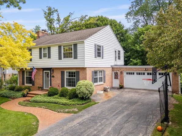 810 Kurtis DRIVE, Elm Grove, WI 53122
