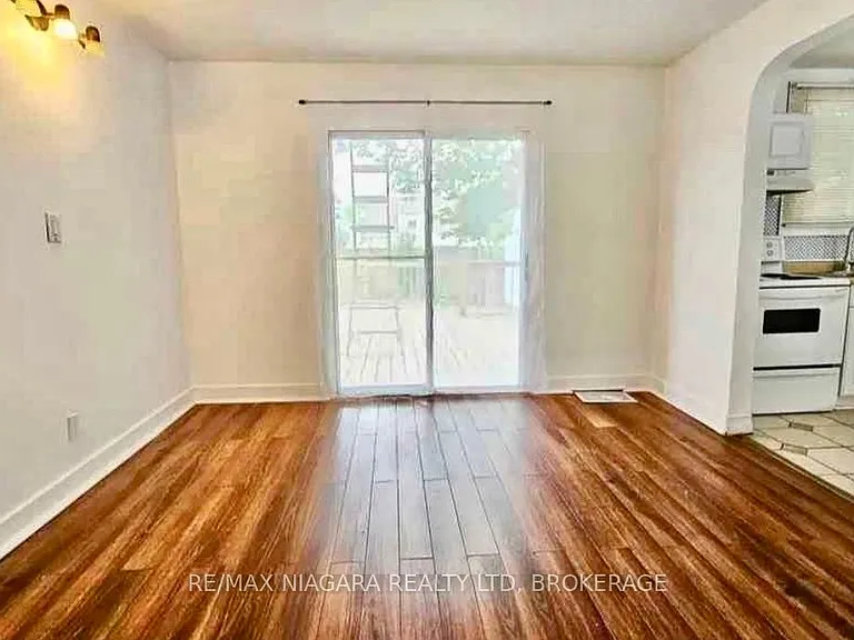 5634 Drummond Rd #UPPER — Photo 2