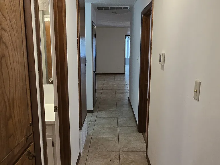 313 NW Parkwood Ln — Photo 9