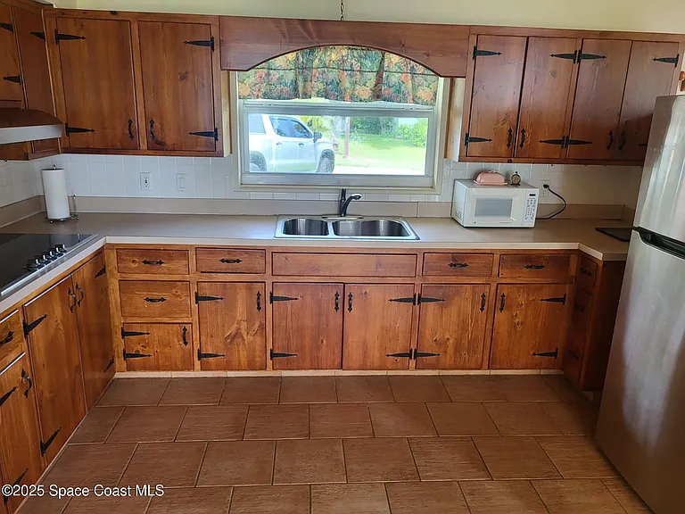 1333 Worth Ct NE — Photo 4