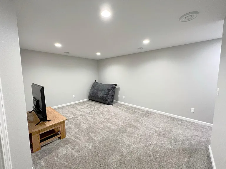 820 Cathy Dr W — Photo 14
