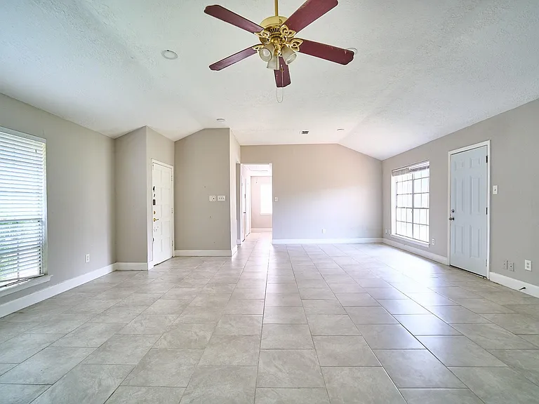 923 Kenforest Dr — Photo 13