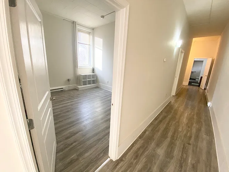 901 Queen St #1F — Photo 14