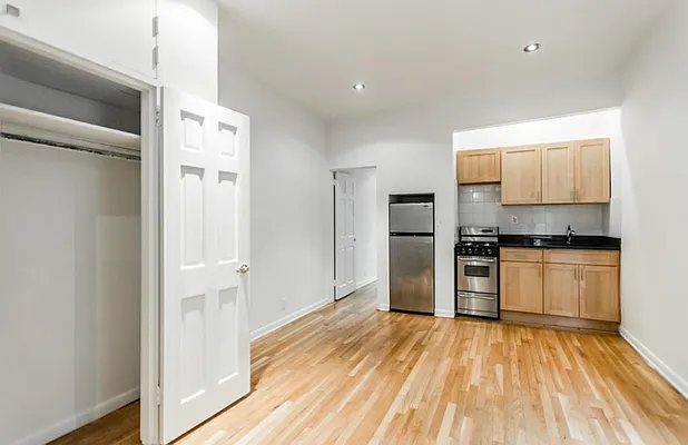 Rented by Bond New York | media 22