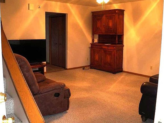 4th image of 8A Dawson Cir