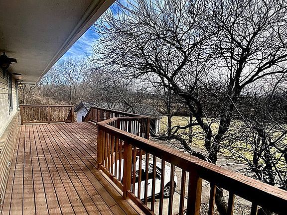 South upper level deck 