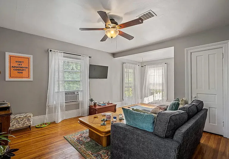 514 Crescent St NE #2 — Photo 5