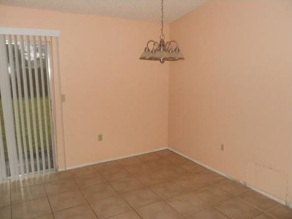 3rd image of 945 Whisper Lake Dr