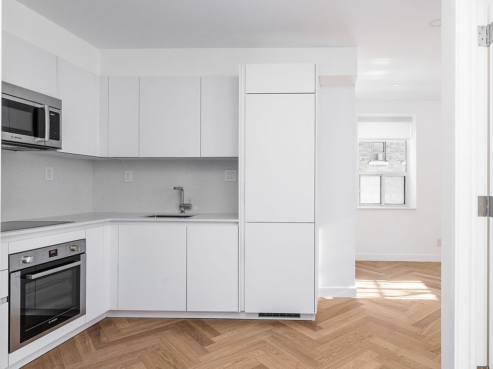1st image of 110 Wellesley St E #1477220