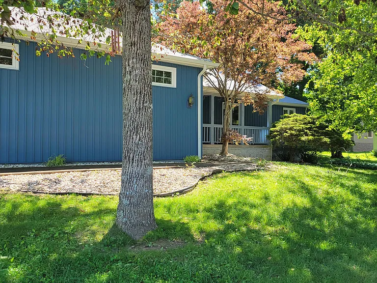111 Gilford Ter — Photo 2