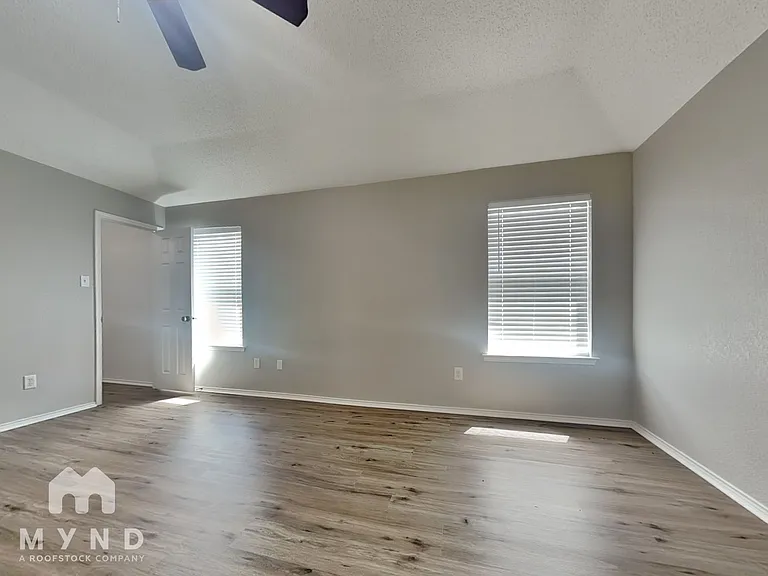 521 Denise St — Photo 13