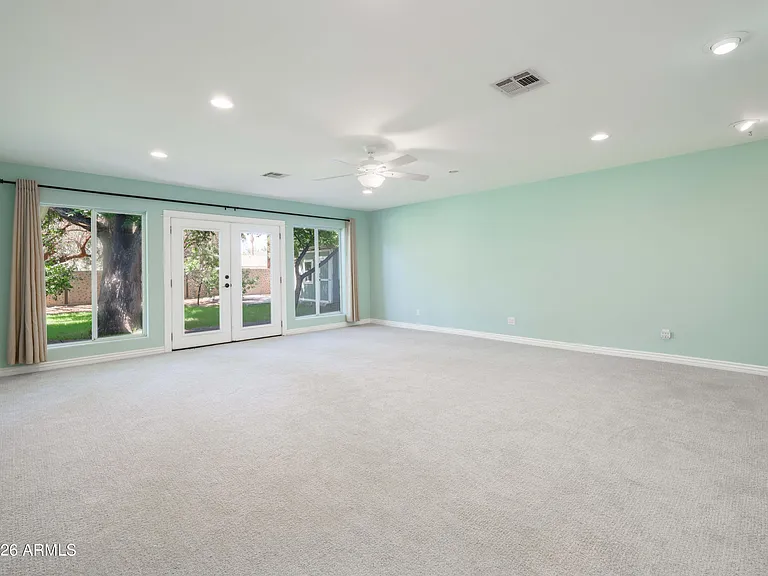 121 W Orchid Ln — Photo 23