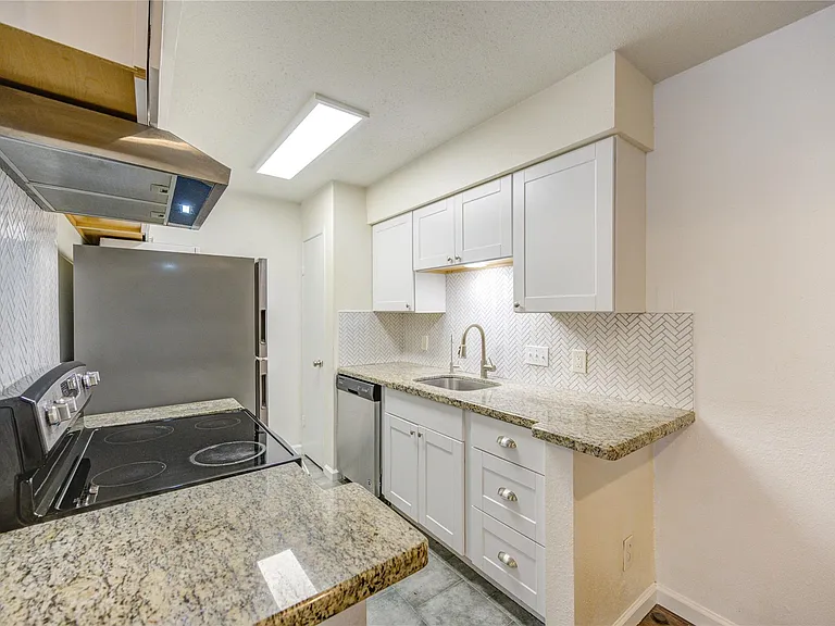 2120 Wilcrest Dr #226 — Photo 9