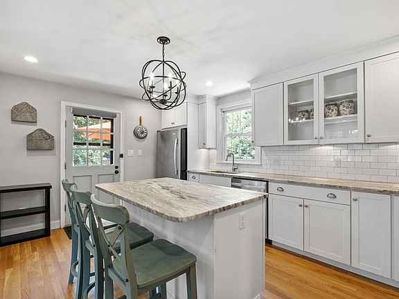 5th image of 14 Cary Rd