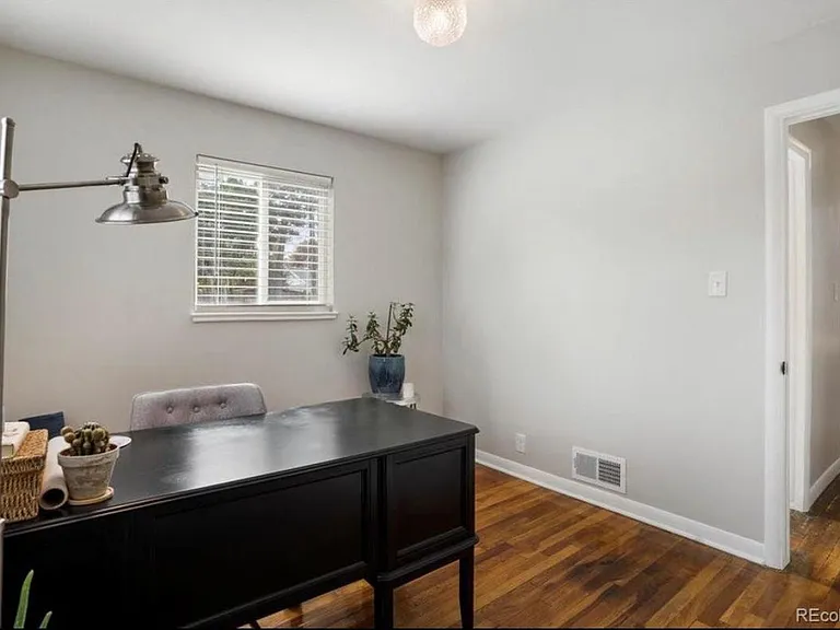 860 Oakland St — Photo 15