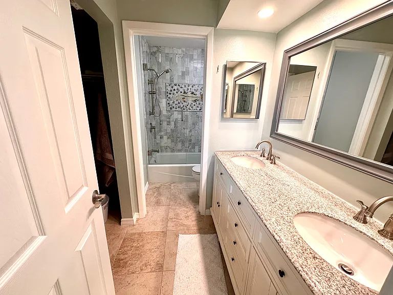7520 Sunshine Skyway Ln S #T25 — Photo 12